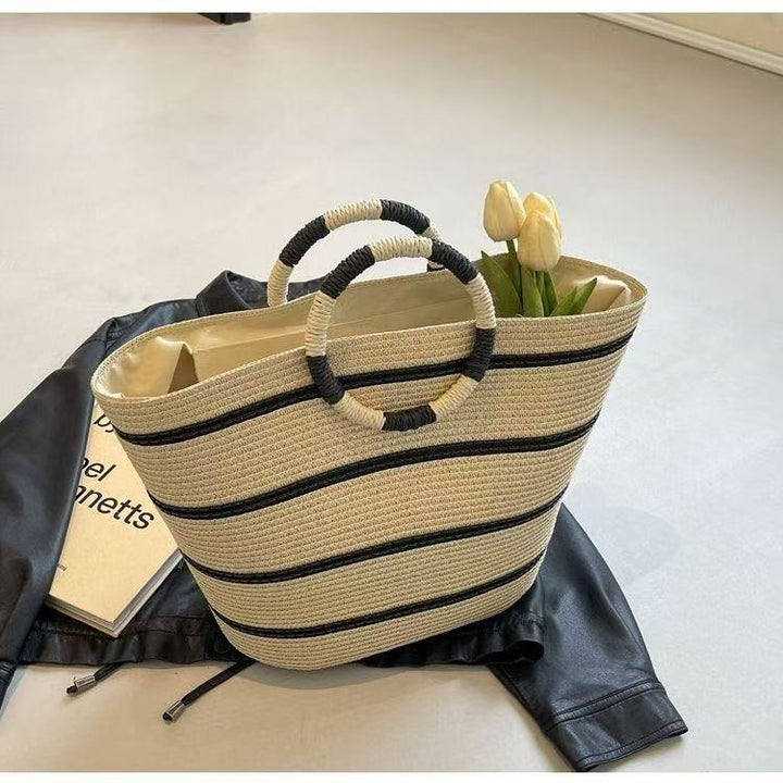 Elegant and Spacious Beach Bag Bowlift