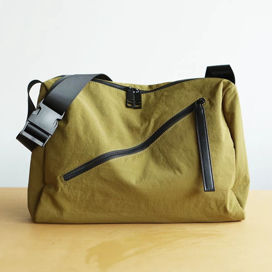 Fashionable Shoulder Bag with Innovative Compartment System Bowlift