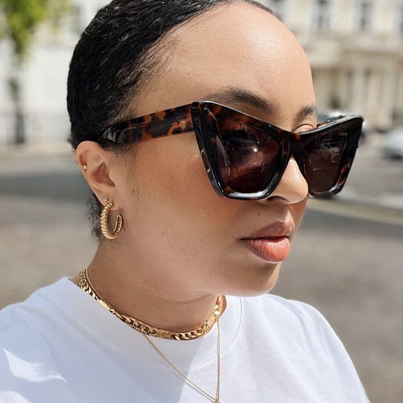 Ladies trendy cat-eye sunglasses with durable design and UV protection Bowlift