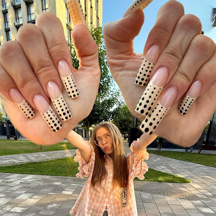 Artificial nail set with elegant dots and glitter accents Bowlift
