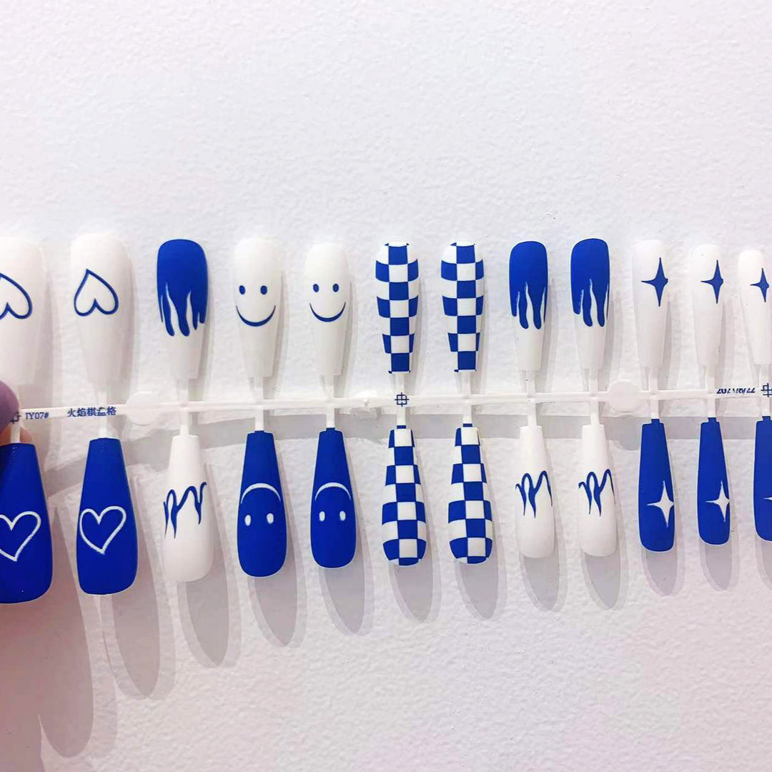 Artificial nail set with creative geometric design Bowlift