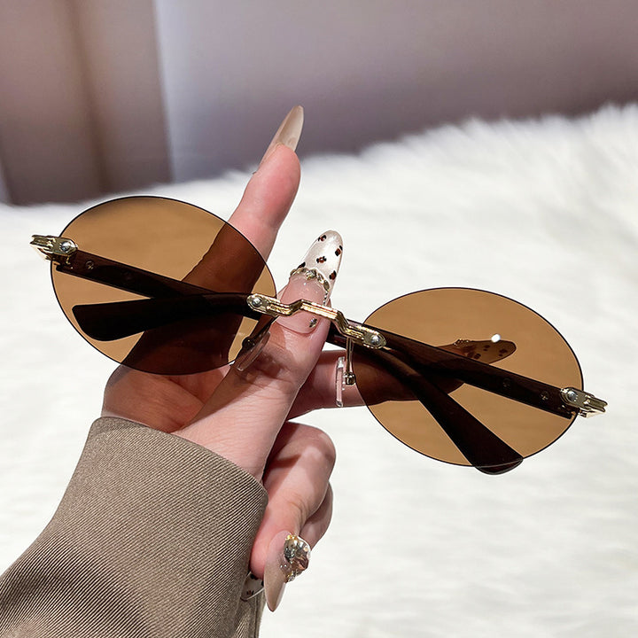 Ladies fashionable and elegant sunglasses with oval design Bowlift