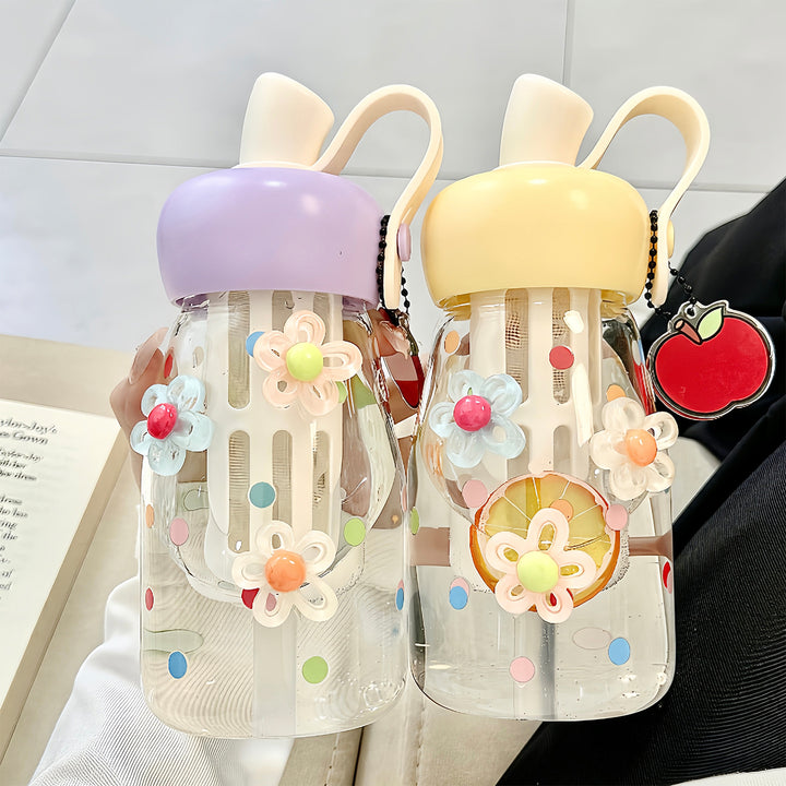 Women's water bottle with integrated fruit filter and practical carrying handle Bowlift