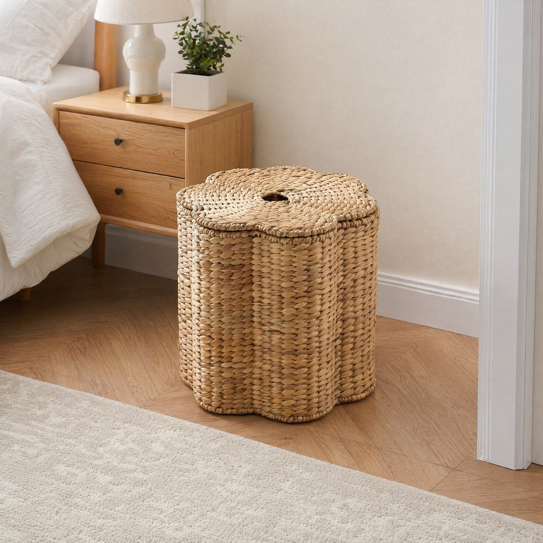 Chair made of braided natural material Bowlift