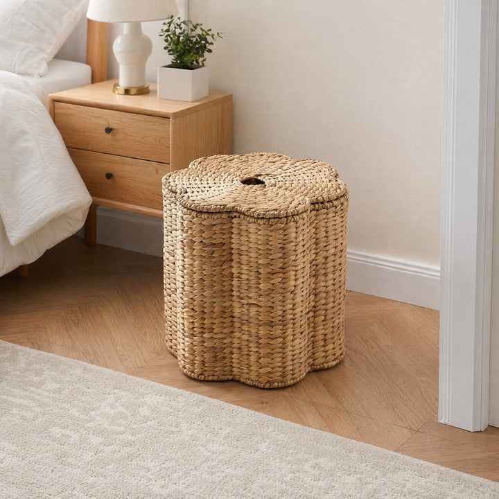 Chair made of braided natural material Bowlift