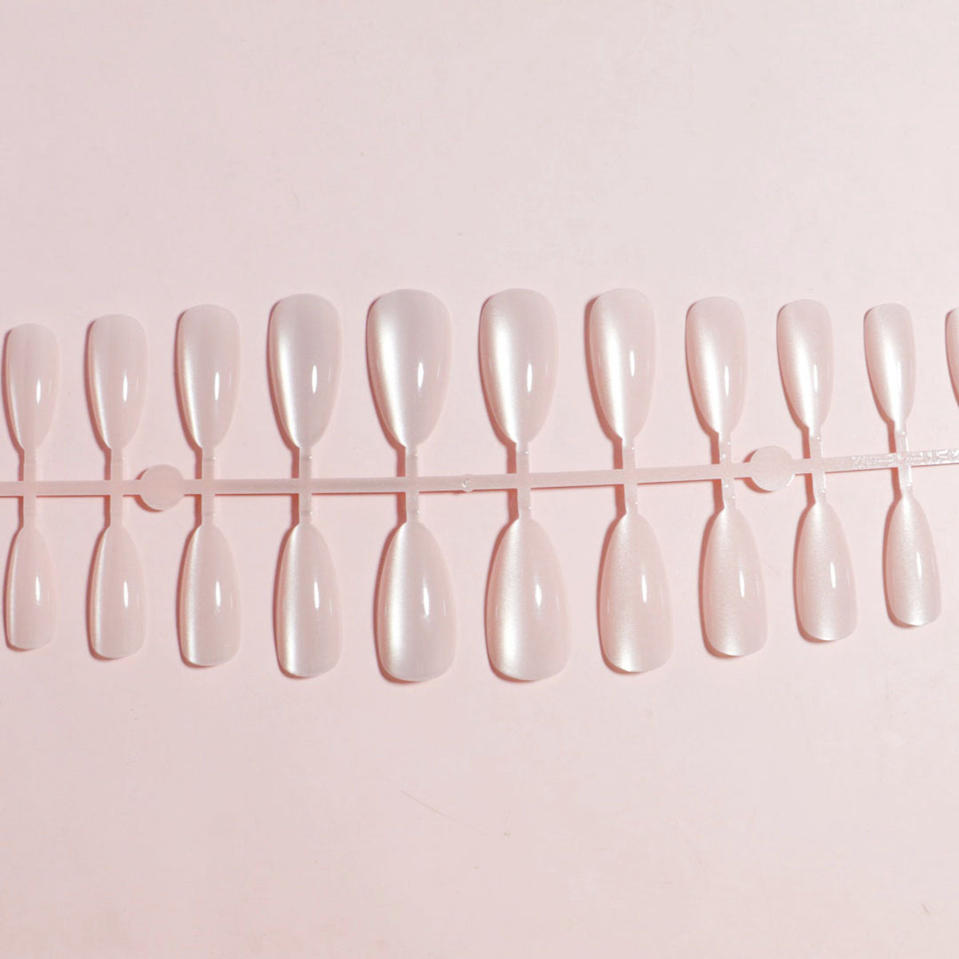 Glittery Stiletto Press-On Nail Set Bowlift