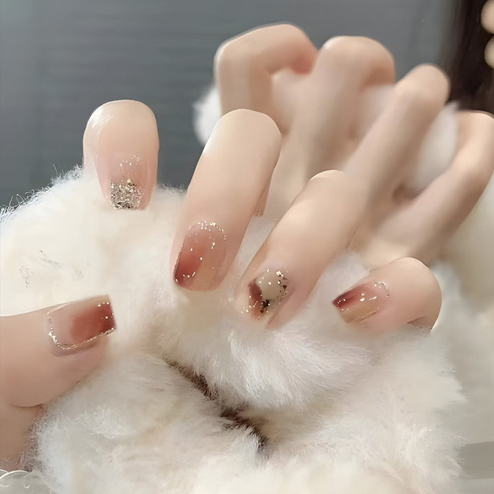 High-gloss artificial nails with rose effect Bowlift