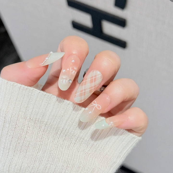 Decorative Press-On Nail Art Set Bowlift