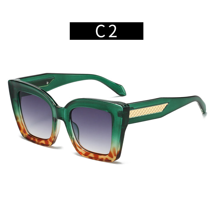 Ladies elegant sunglasses with luxurious chain details Bowlift