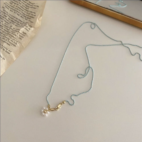 Eyewear chain with pearls and gold pendants Bowlift