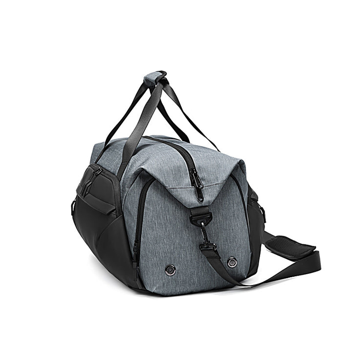 Sporty travel bag with water-repellent material and versatile compartments Bowlift