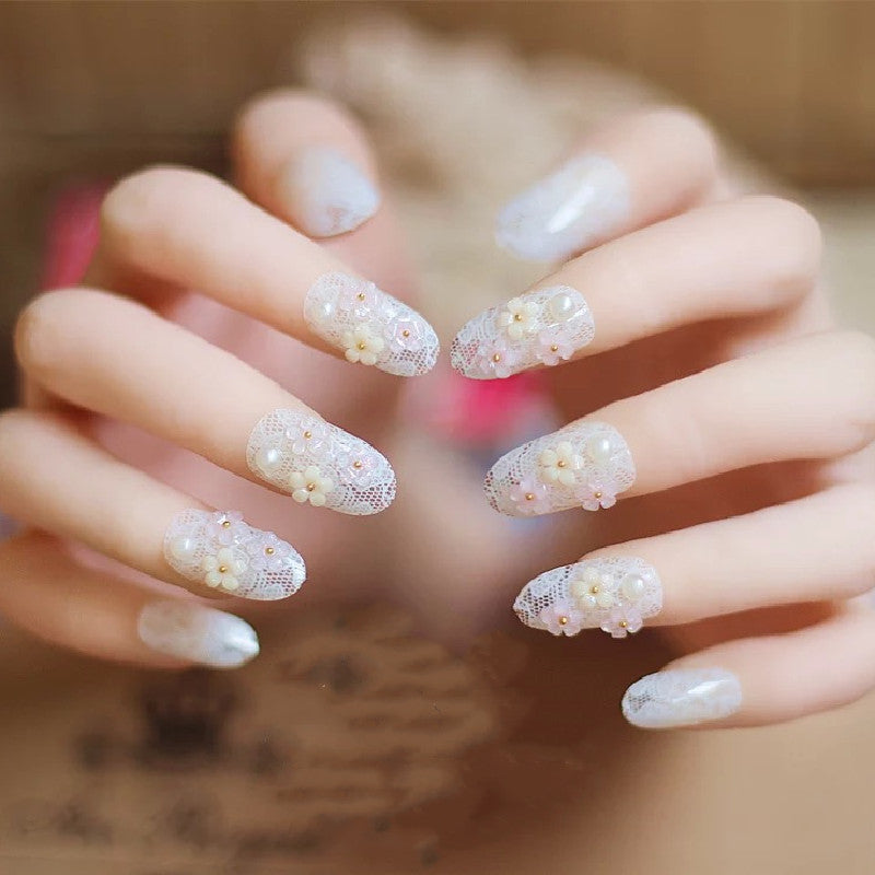 Artificial nails with delicate floral decorations Bowlift