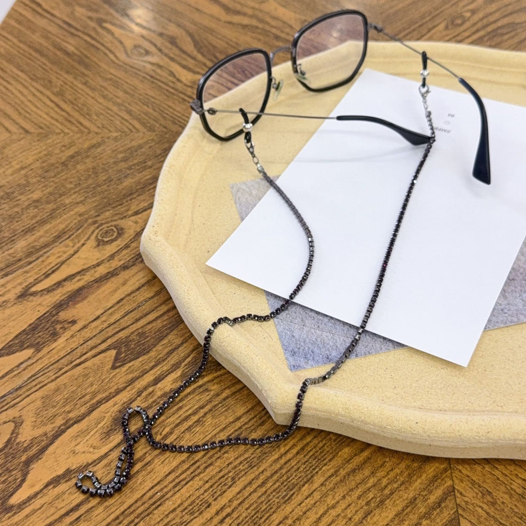 Stylish Eyewear Chain with Decorative Beads Bowlift