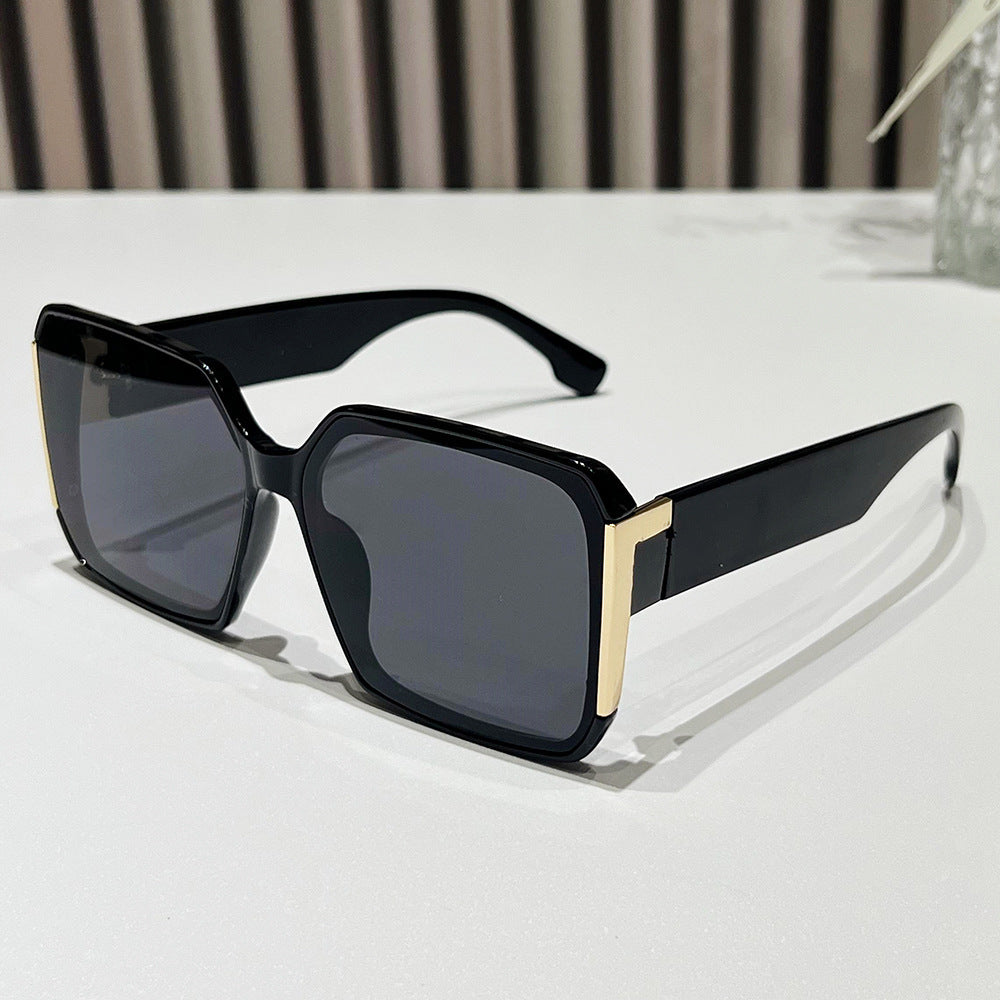 Women's fashionable sunglasses with elegant accents Bowlift