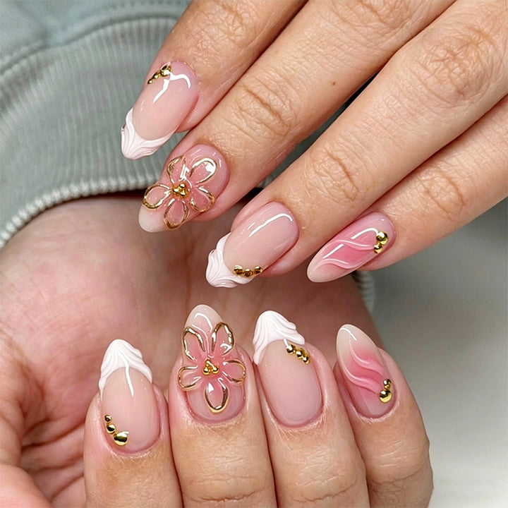 Artificial nails with delicate floral design Bowlift