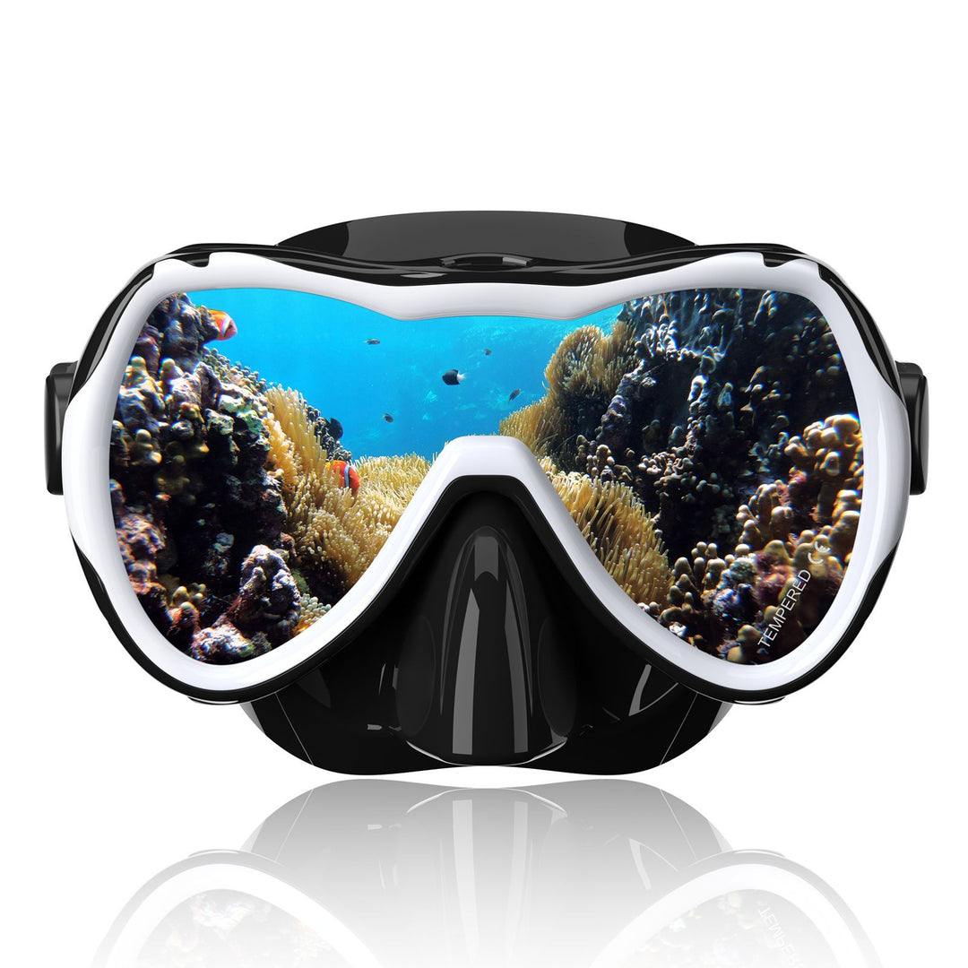 Diving mask with wide field of vision by Bowlift