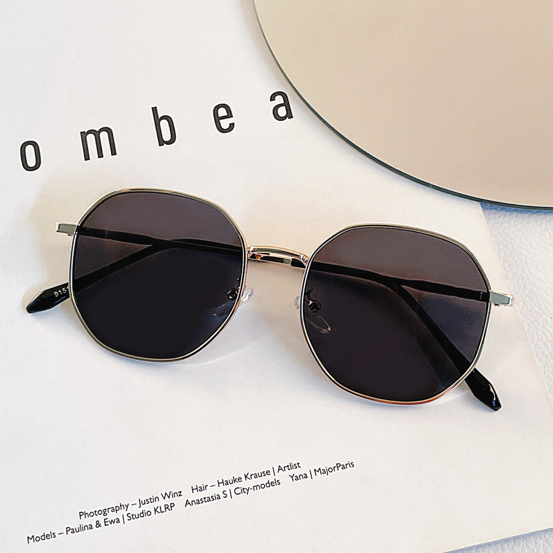 Women elegant sunglasses with striking frame structure Bowlift