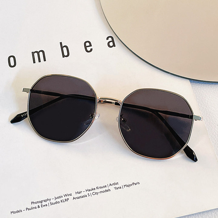Women elegant sunglasses with striking frame structure Bowlift