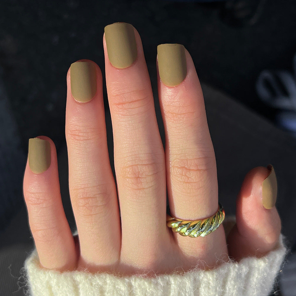 Artificial nail art with matte finish Bowlift