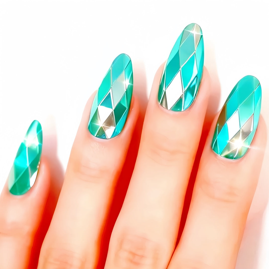 Artifical nails with Faceted Design Bowlift