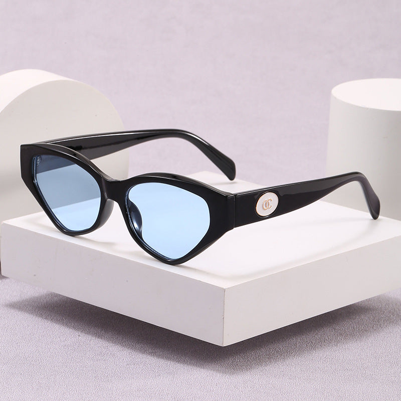 Ladies fashionable sunglasses in elegant design Bowlift