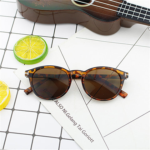 Women fashion sunglasses with elegant, round design Bowlift