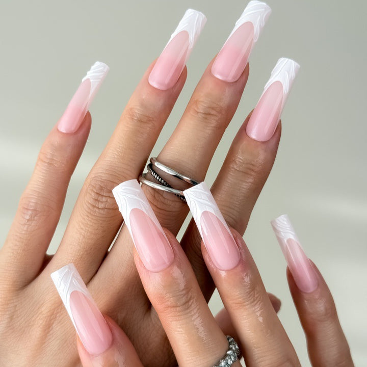 Artificial nails with elegant 3D design Bowlift