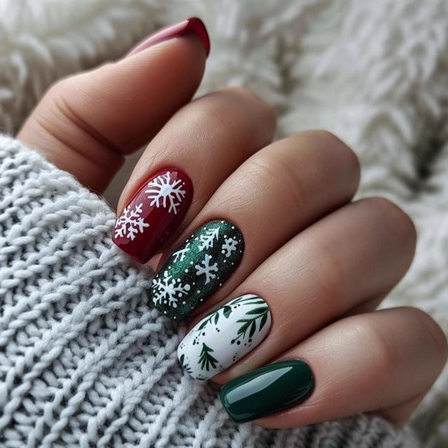 Artificial Nails in Festive Winter Design Bowlift
