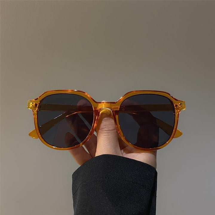 Fashionable Vintage Sunglasses with Wide Frame Bowlift