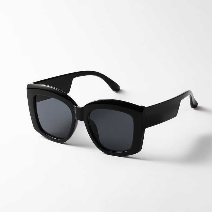 Women fashionable oversized sunglasses in unique design Bowlift
