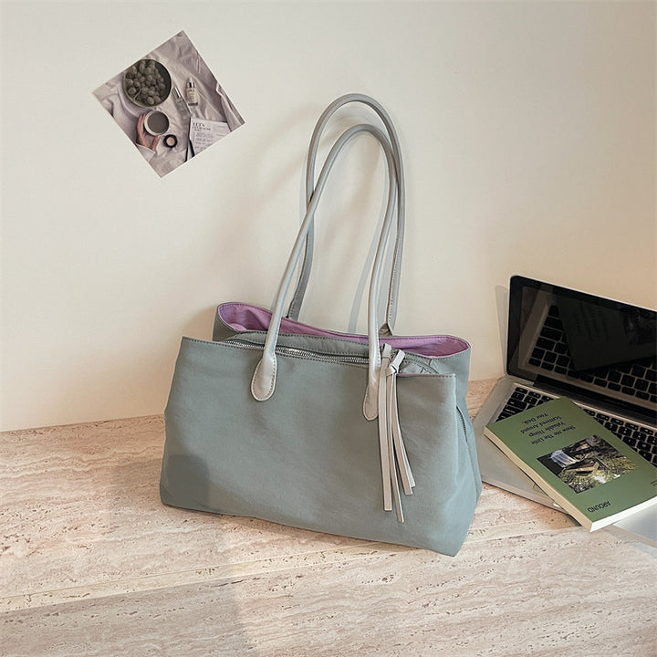 Elegant Tote Bag with Zipper and Practical Interior Pockets Bowlift