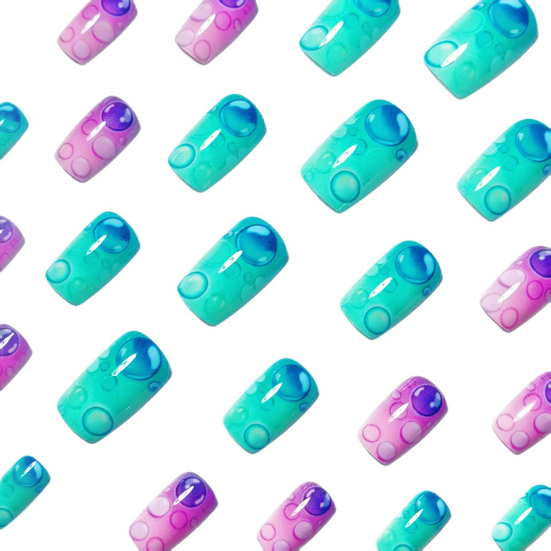 Artificial nails with shimmering water pearl motif Bowlift