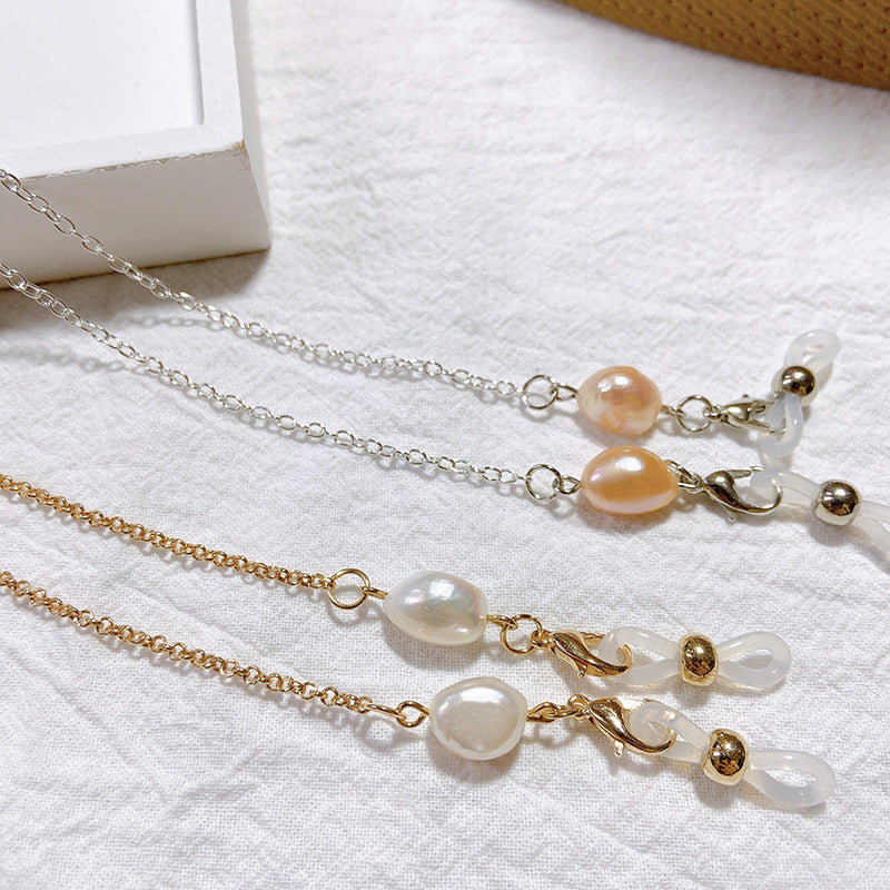 Elegant jewelry holder chain with pearl and gold accents Bowlift