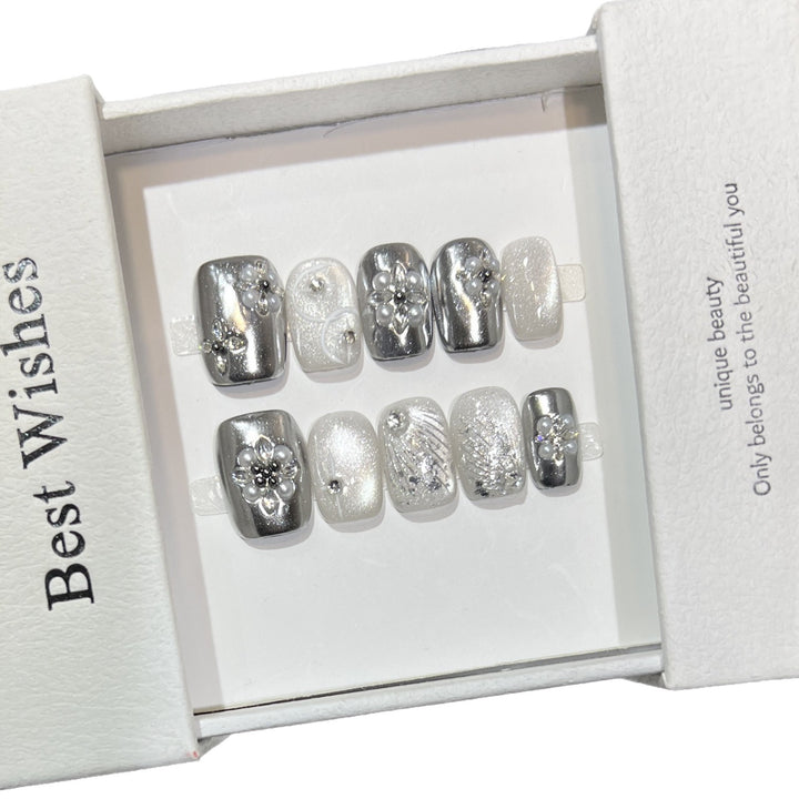 Decorative Silver Press-On Nail Set Bowlift