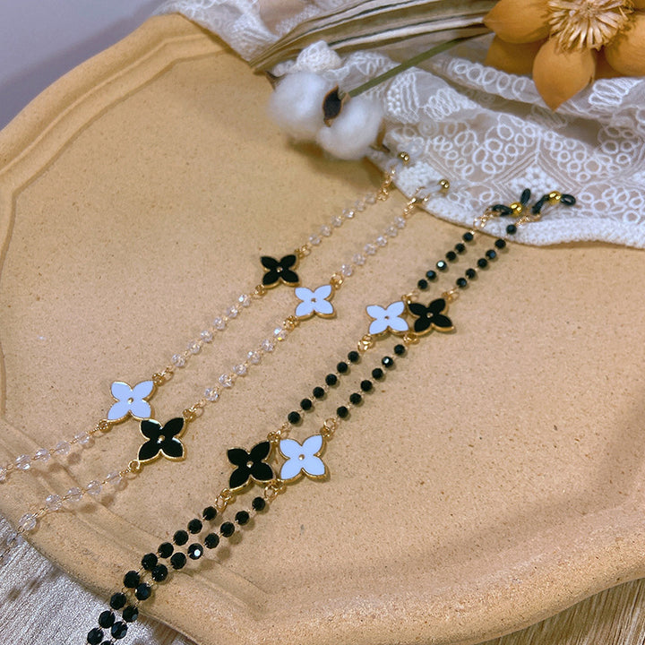 Elegant pearl necklace with flower pendants Bowlift