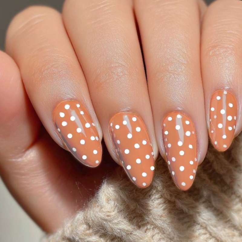 Artistic Press-On Nail Set with Polka Dot Design Bowlift