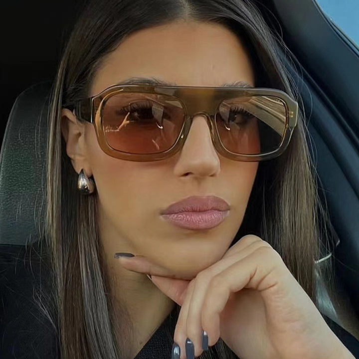 Women's fashionable sunglasses with a sturdy frame and wide lenses Bowlift