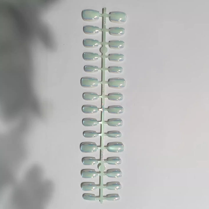 Iridescent Press-On Nail Set Bowlift