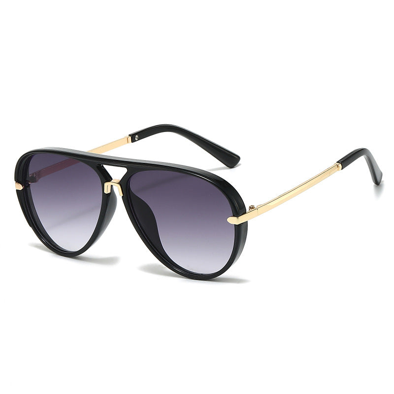 Elegant Aviator Sunglasses with Gold Accents Bowlift