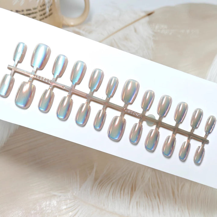 Artificial nails with holographic effect Bowlift