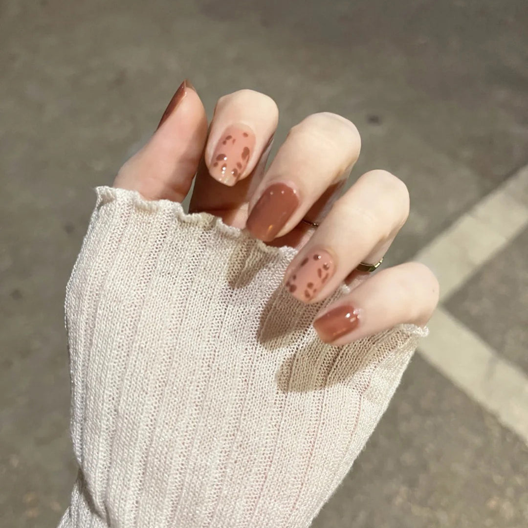 Artful nail art in elegant design Bowlift