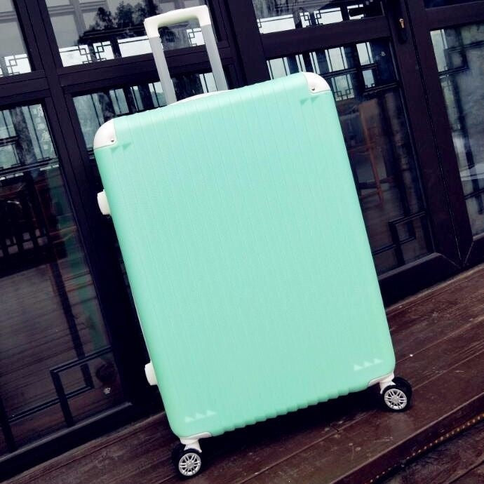 Hard-shell suitcase with quiet 360-degree wheels Bowlift