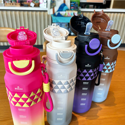 Ladies sporty water bottle with practical measuring scale Bowlift