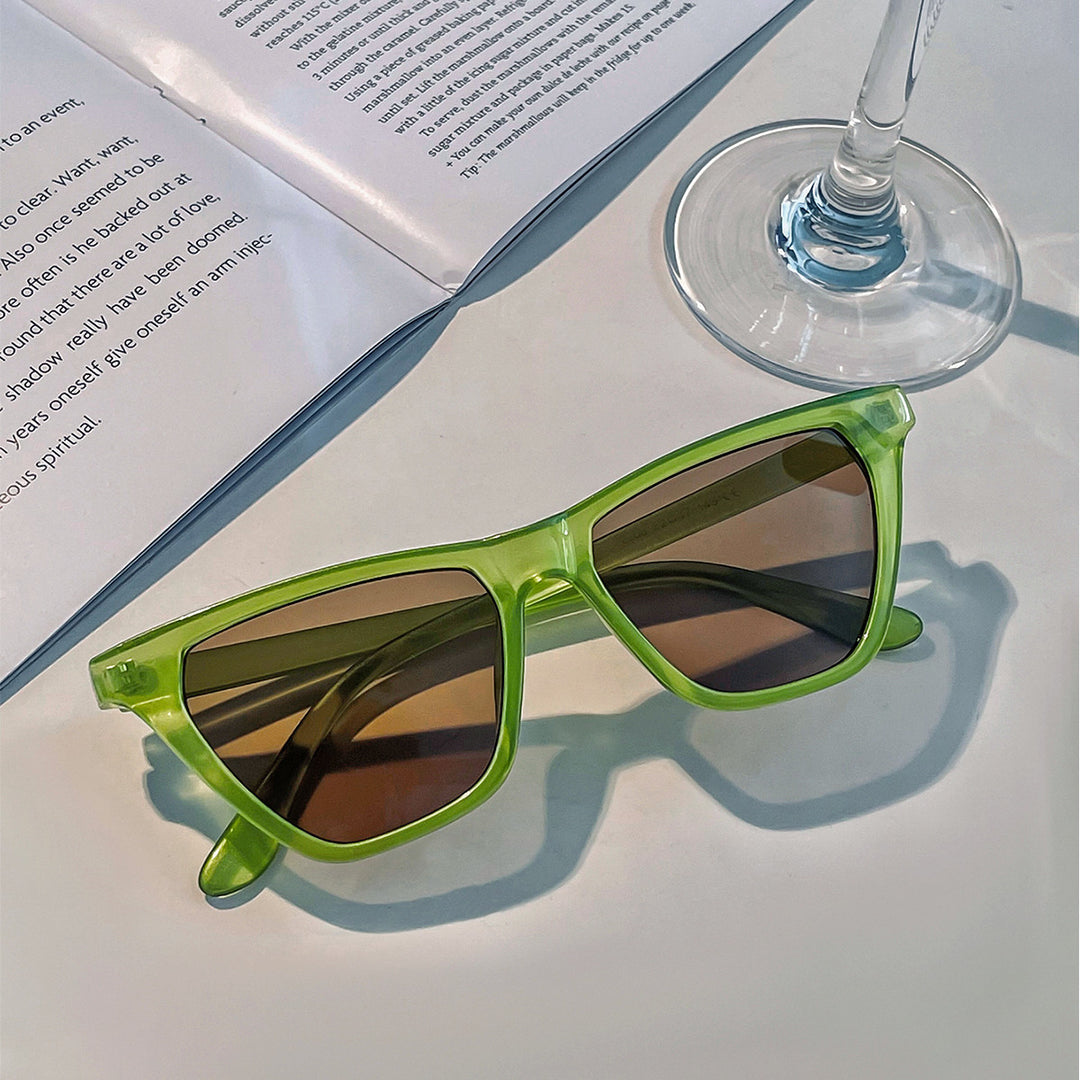 Women Cat-Eye Sunglasses with modern, translucent frame Bowlift