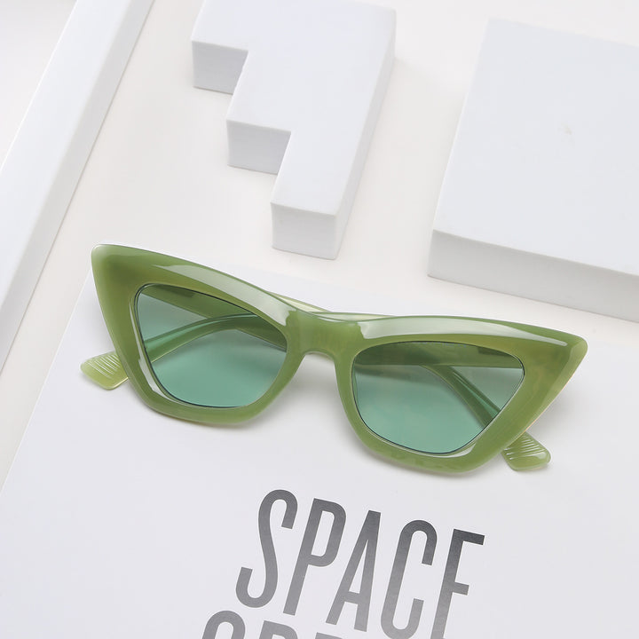 Ladies Cat-Eye Sunglasses with modern and elegant design Bowlift