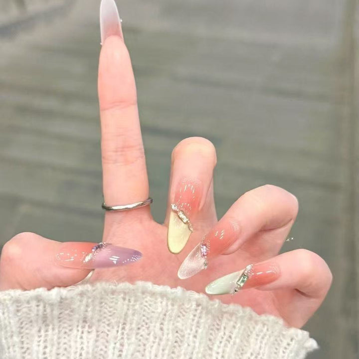 Glamorous Press-On Nail Set Bowlift