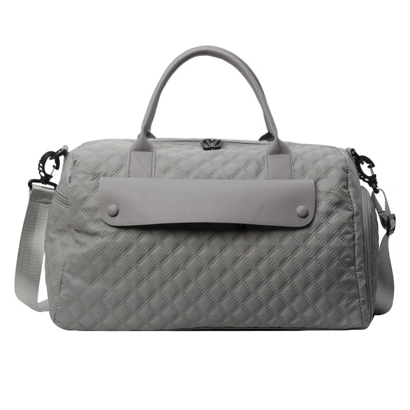 Sporty travel bag with ergonomic carrying system and water-repellent material Bowlift