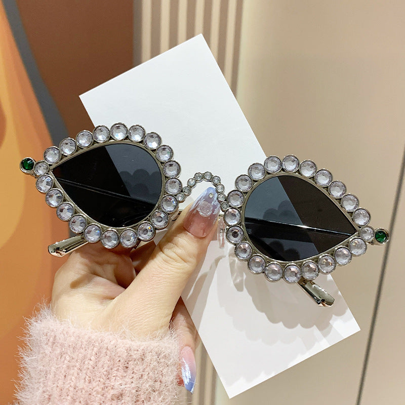 Ladies Glamorous Sunglasses with Sparkling Rhinestone Decoration Bowlift