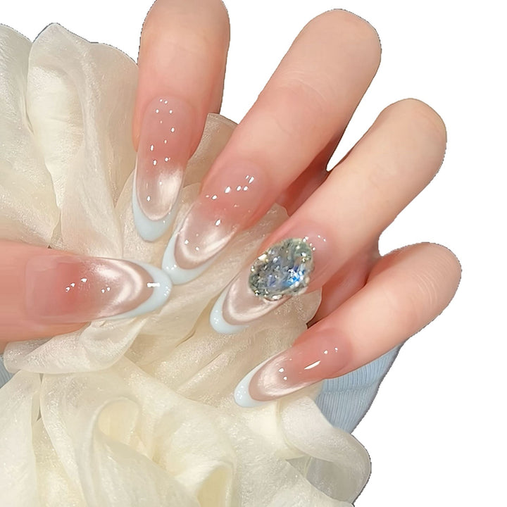 Artificial nails with glamorous accents Bowlift