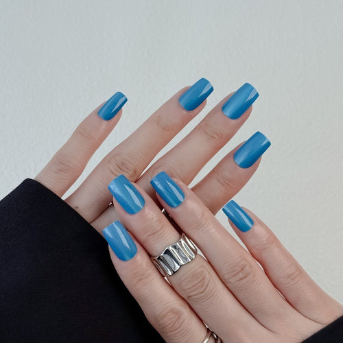 Long-lasting acrylic nails Bowlift